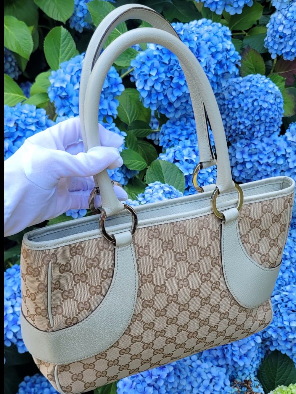 Authentic Gucci Beige GG Canvas Shoulder Bag with Cream Leather Trim - Picture 3 of 15